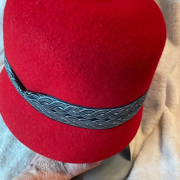 Fleur De Paris New Orleans Womens 1920\'s Cap Hat Signed by Milliner RED NWT main image 4